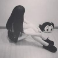 侧身女生头像酷酷的