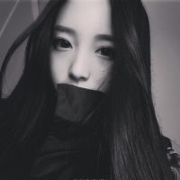 冷酷气质黑衣女生头像