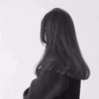 冷酷气质黑衣女生头像