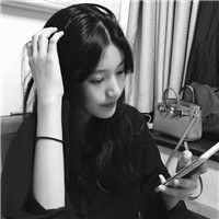 冷酷气质黑衣女生头像