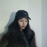 冷酷气质黑衣女生头像
