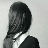 冷酷气质黑衣女生头像