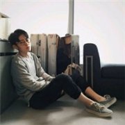 靠墙男生头像 靠墙男生头像侧面