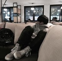 靠墙男生头像