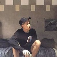 靠墙男生头像