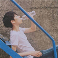 靠墙男生头像