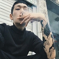 黑白抽烟头像男生头像