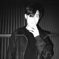 黑白抽烟头像男生头像