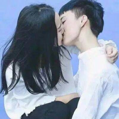 一张两个人的情侣头像