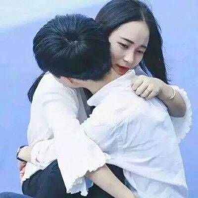 一张两个人的情侣头像