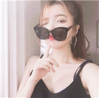 酷酷的墨镜女生头像