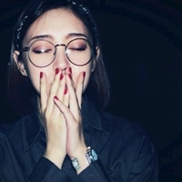 酷酷的墨镜女生头像