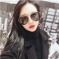 酷酷的墨镜女生头像