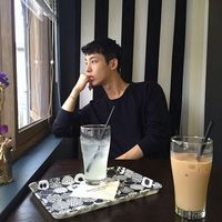 悲伤头像男生背影