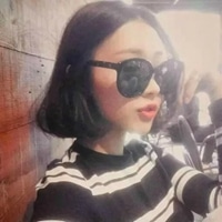 带墨镜酷酷女生头像