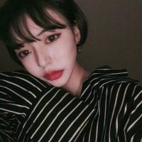 短发帅气冷酷女生头像