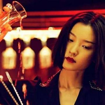 短发帅气冷酷女生头像