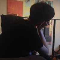 qq头像男生流泪头像