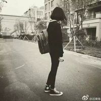 背书包的情侣头像