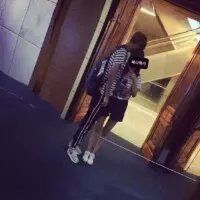 背书包的情侣头像