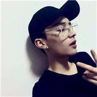 双手剪刀手的男生头像