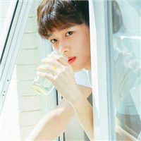 男生白衣头像动漫