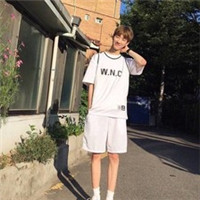 男生白衣头像动漫