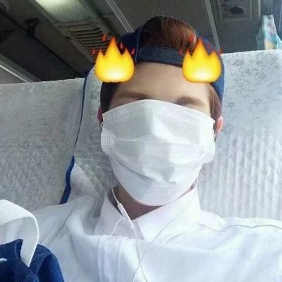 男生白衣头像动漫