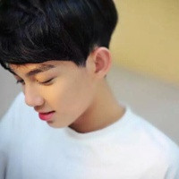 男生白衣头像动漫