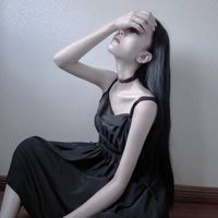 低着头把手放头上的女生头像