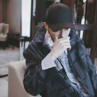 男生捂脸头像
