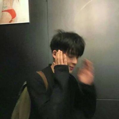 男生捂脸头像