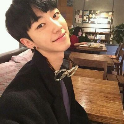 欧美仰头男生头像