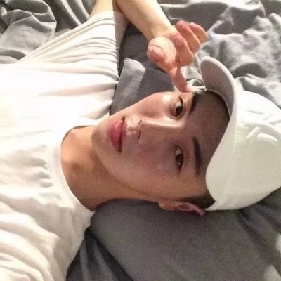 欧美仰头男生头像