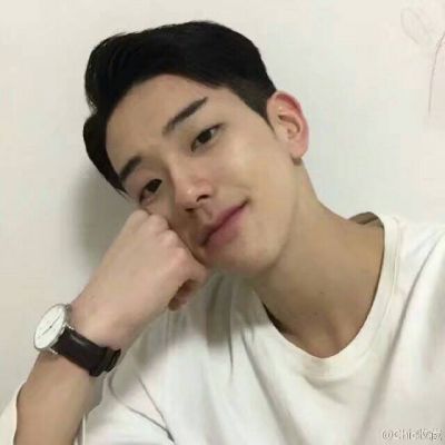 欧美仰头男生头像