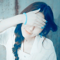 捂眼睛女生头像