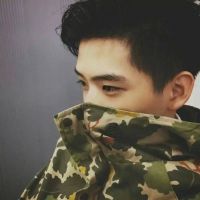 半边脸男生头像