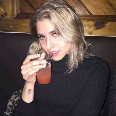 开怀大笑女生头像欧美