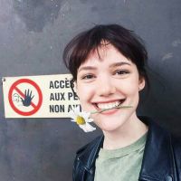 开怀大笑女生头像欧美