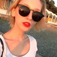开怀大笑女生头像欧美