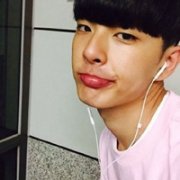 听歌的男生头像 戴耳机听歌的男生头像