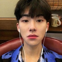 听歌的男生头像