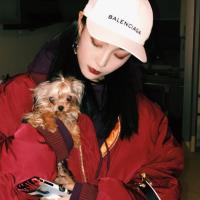 女生穿红色衣服头像