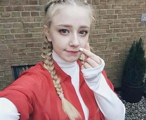 女生穿红色衣服头像