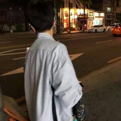 穿衬衫的男生头像