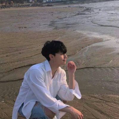 穿衬衫的男生头像