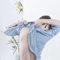 穿衬衫的男生头像