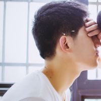 穿白t恤的情侣头像