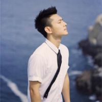 穿白t恤的情侣头像