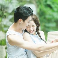 穿白t恤的情侣头像
